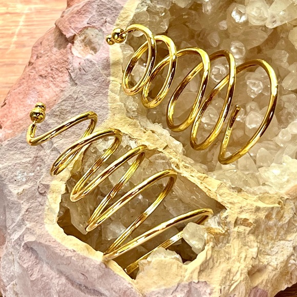 πΊπHPππΊ NWT Cult Gaia Ezlynn Gold Serpentine Earrings - Picture 4 of 16